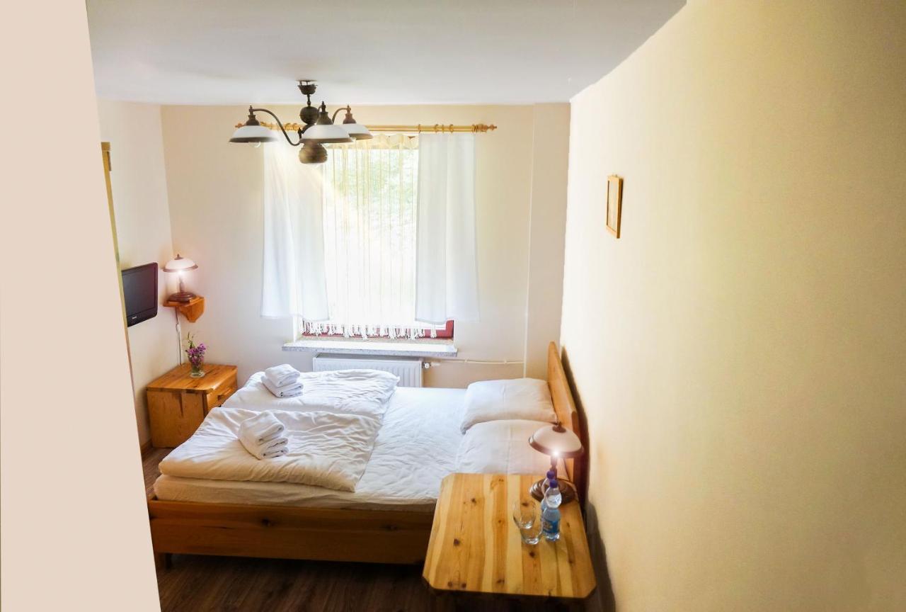 Chełmsko Śląskie Zadrna Rezydencjaアパートホテル エクステリア 写真